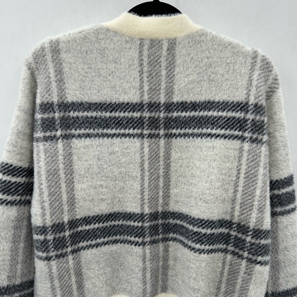 INDUSTRY CLASSIC soft pearl button clueless woman sophisticated cardigan. SM - Picture 11 of 13